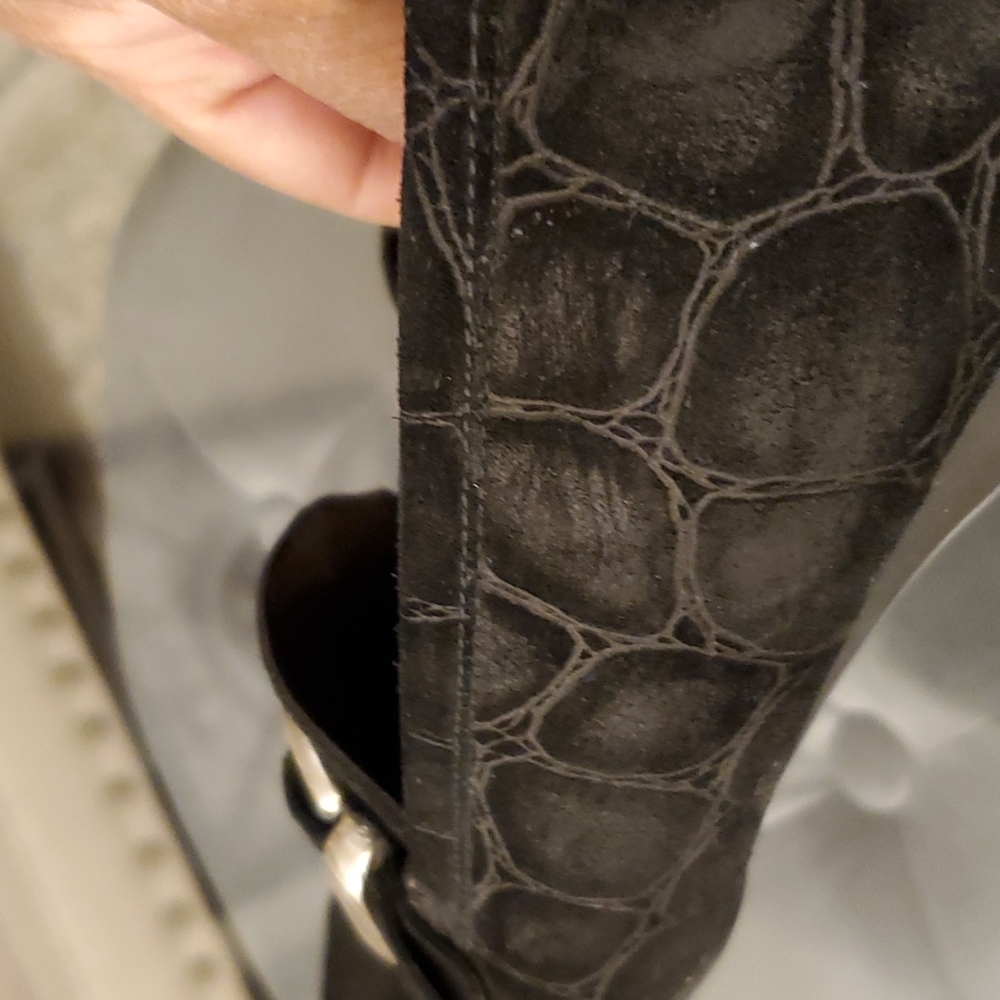 Stuart Weitzman Suede Croc Embossed Shoes - Picture 12 of 13